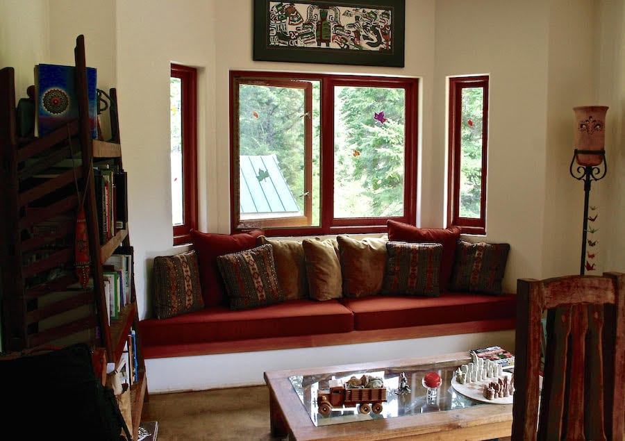livingroom Great Bear Chalet accommodations